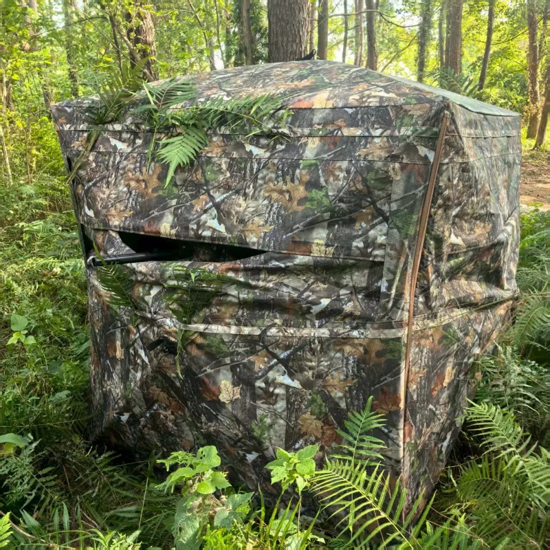 Namiot myśliwski na zewnątrz,  – Hunting And Camping In Forest recenzja i cena